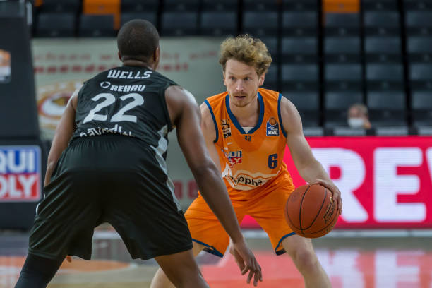 因边线球判 因边线球判